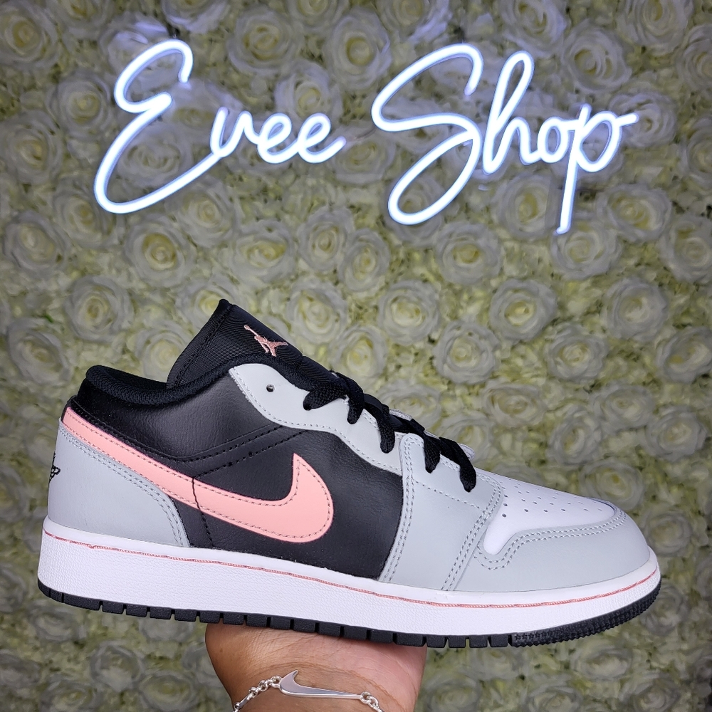Jordan 1 Retro 💟🌫🖤